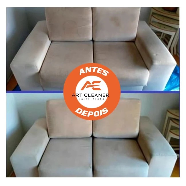 Registro oficial de antes e depois de sofá bege de dois lugares